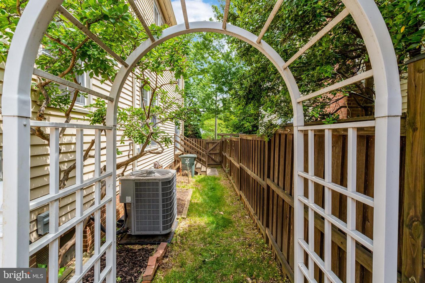 3000 1ST ST N, ARLINGTON, Virginia 22201, 4 Bedrooms Bedrooms, ,3 BathroomsBathrooms,Residential,For sale,3000 1ST ST N,VAAR2057126 MLS # VAAR2057126