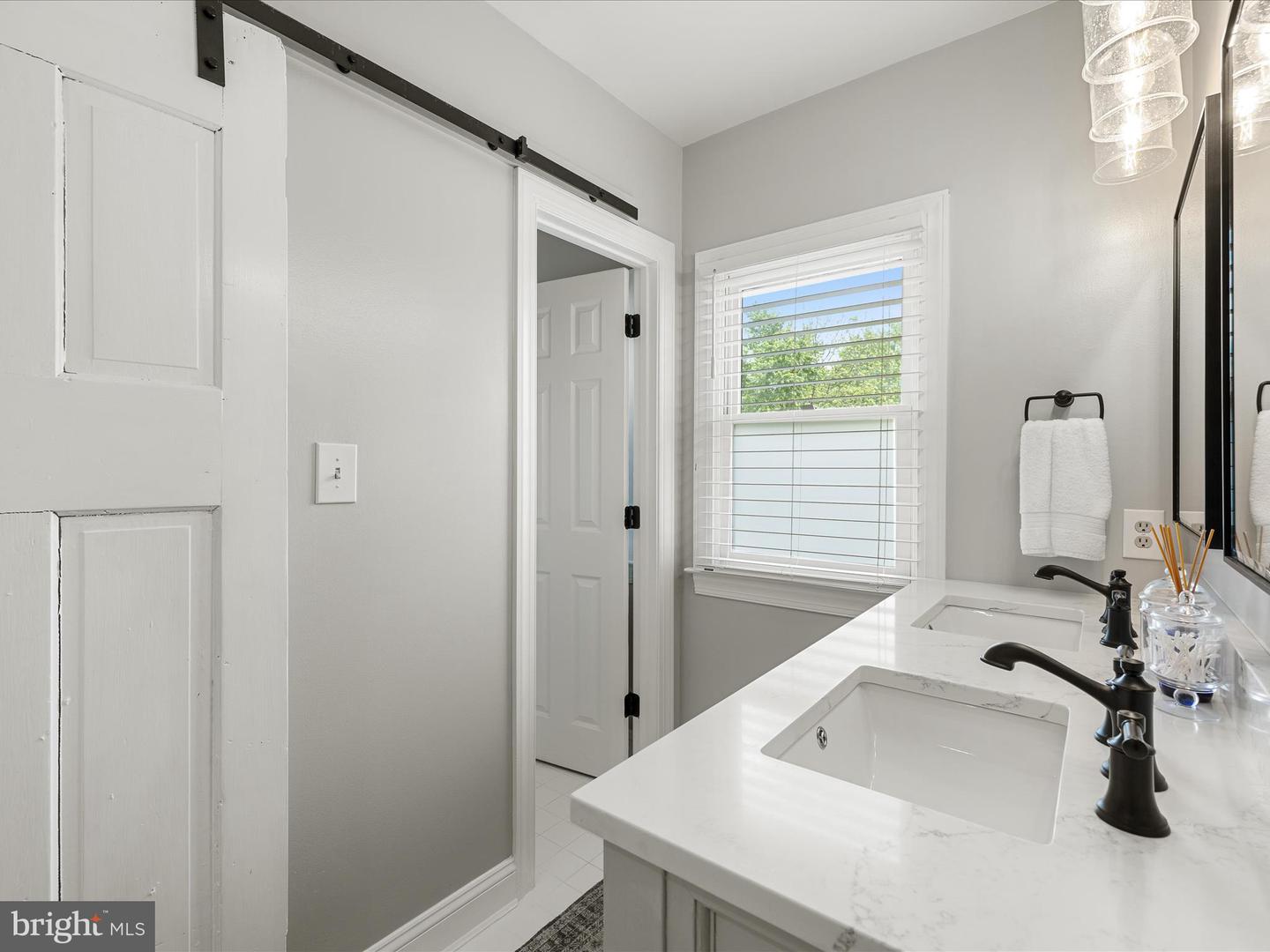 18 AYR ST SW, LEESBURG, Virginia 20175, 3 Bedrooms Bedrooms, ,2 BathroomsBathrooms,Residential,For sale,18 AYR ST SW,VALO2095730 MLS # VALO2095730