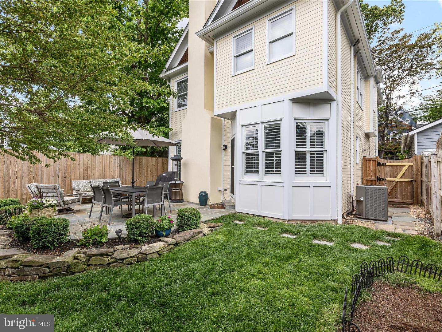 18 AYR ST SW, LEESBURG, Virginia 20175, 3 Bedrooms Bedrooms, ,2 BathroomsBathrooms,Residential,For sale,18 AYR ST SW,VALO2095730 MLS # VALO2095730