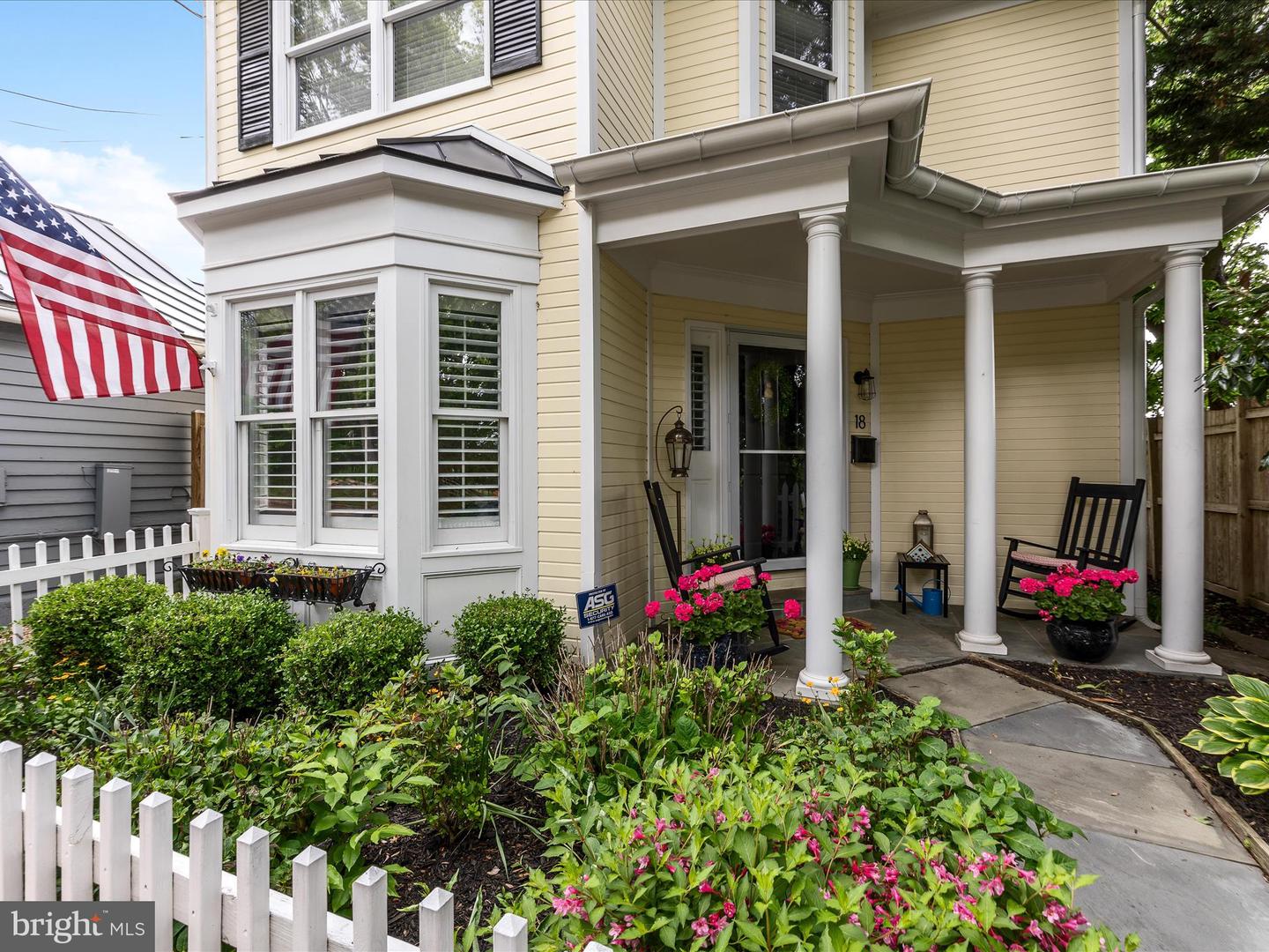 18 AYR ST SW, LEESBURG, Virginia 20175, 3 Bedrooms Bedrooms, ,2 BathroomsBathrooms,Residential,For sale,18 AYR ST SW,VALO2095730 MLS # VALO2095730