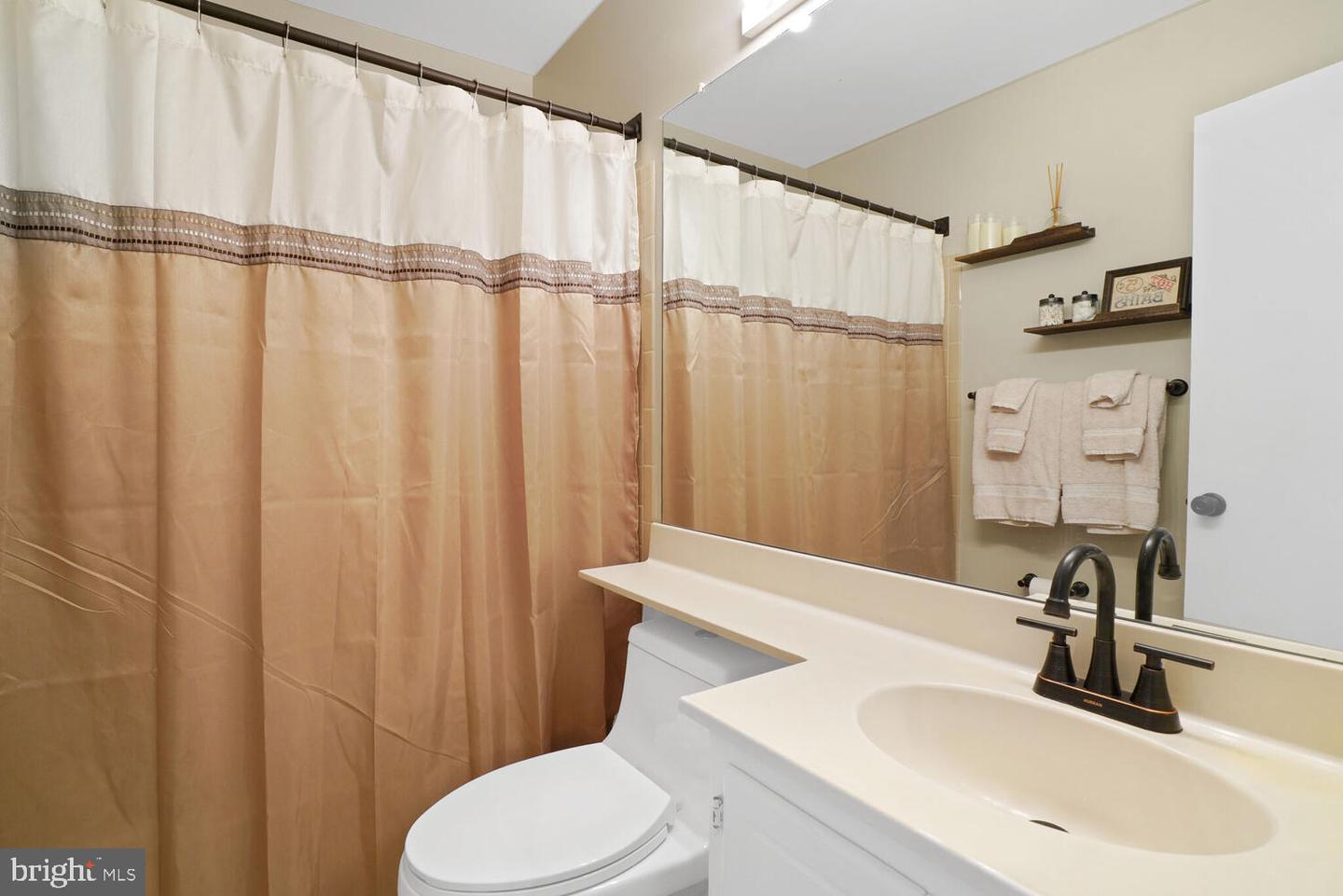 8644 DELLWAY LN, VIENNA, Virginia 22180, 3 Bedrooms Bedrooms, ,3 BathroomsBathrooms,Residential,For sale,8644 DELLWAY LN,VAFX2239070 MLS # VAFX2239070