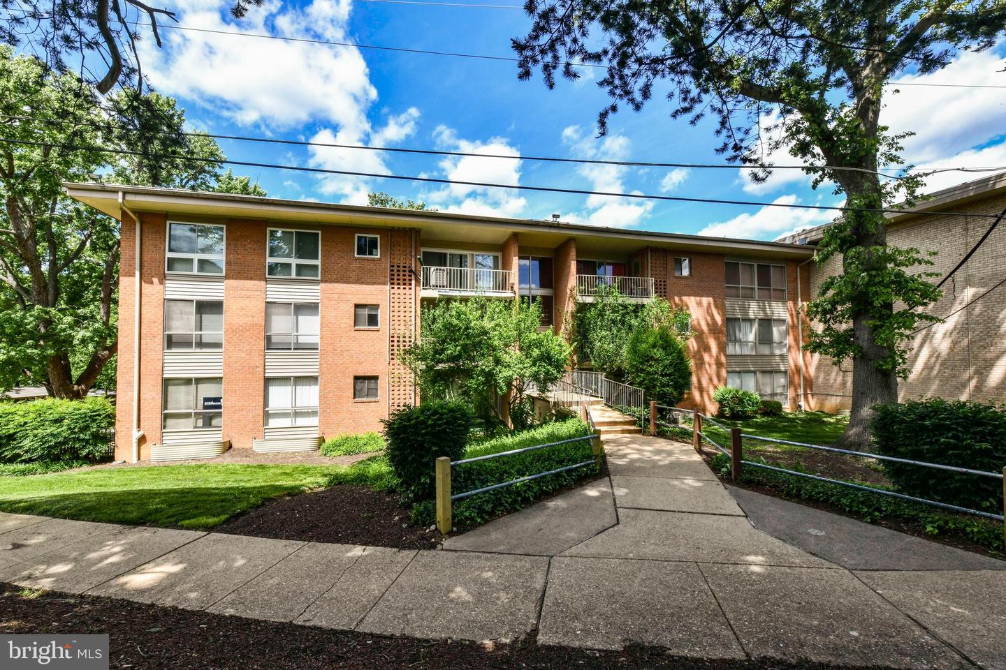 3712 N ROSSER ST #201, ALEXANDRIA, Virginia 22311, 2 Bedrooms Bedrooms, ,1 BathroomBathrooms,Residential,For sale,3712 N ROSSER ST #201,VAFX2239144 MLS # VAFX2239144