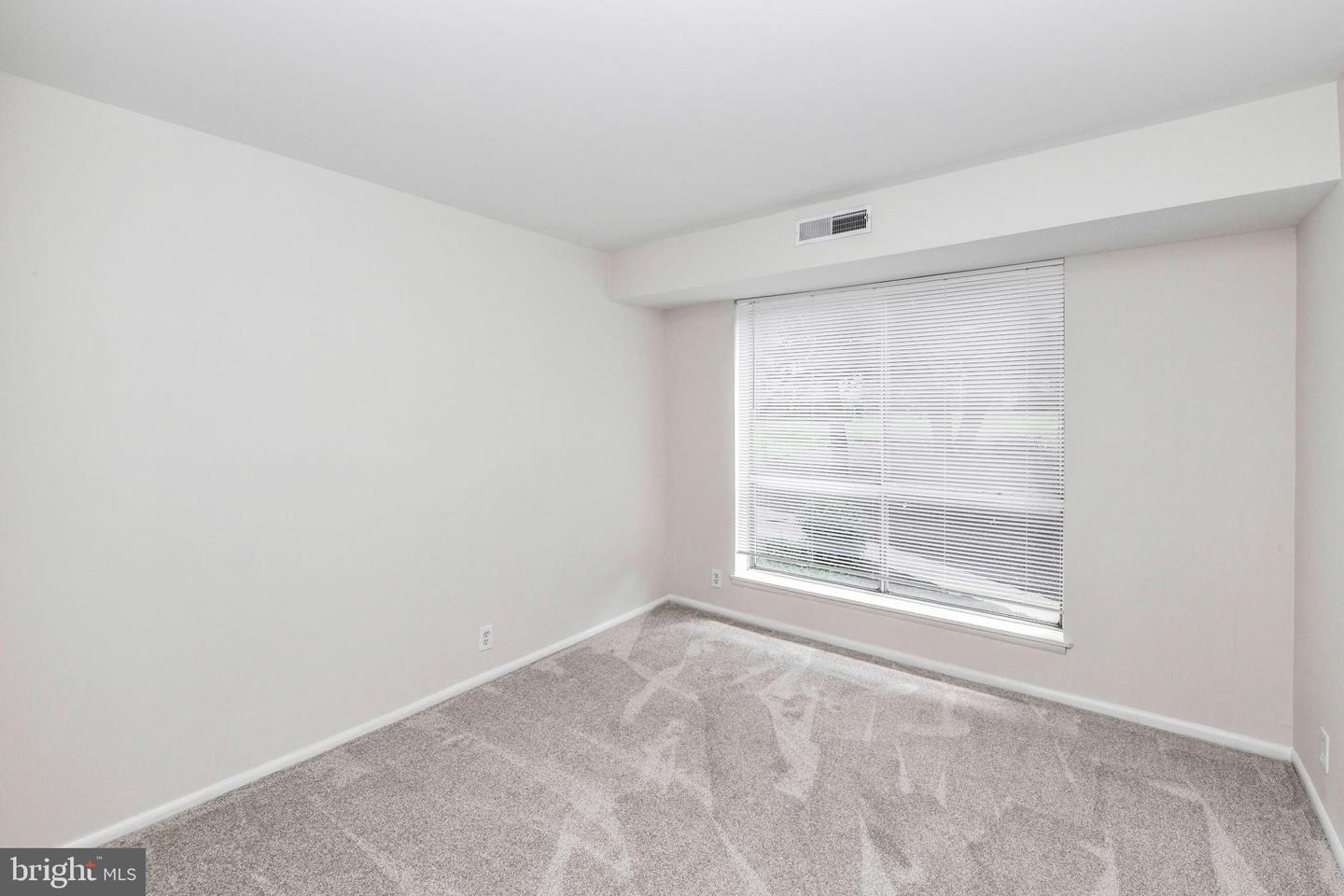 3712 N ROSSER ST #201, ALEXANDRIA, Virginia 22311, 2 Bedrooms Bedrooms, ,1 BathroomBathrooms,Residential,For sale,3712 N ROSSER ST #201,VAFX2239144 MLS # VAFX2239144