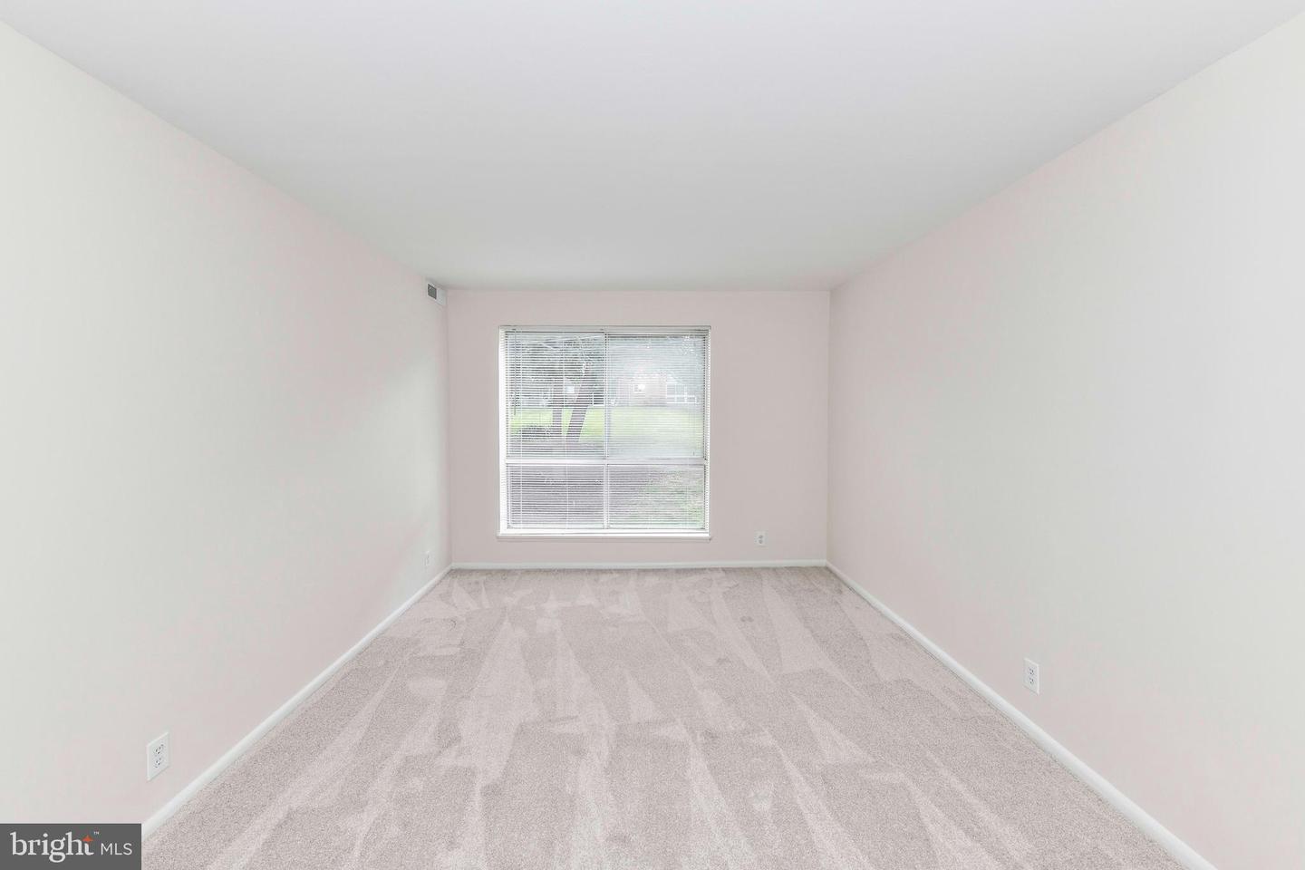 3712 N ROSSER ST #201, ALEXANDRIA, Virginia 22311, 2 Bedrooms Bedrooms, ,1 BathroomBathrooms,Residential,For sale,3712 N ROSSER ST #201,VAFX2239144 MLS # VAFX2239144