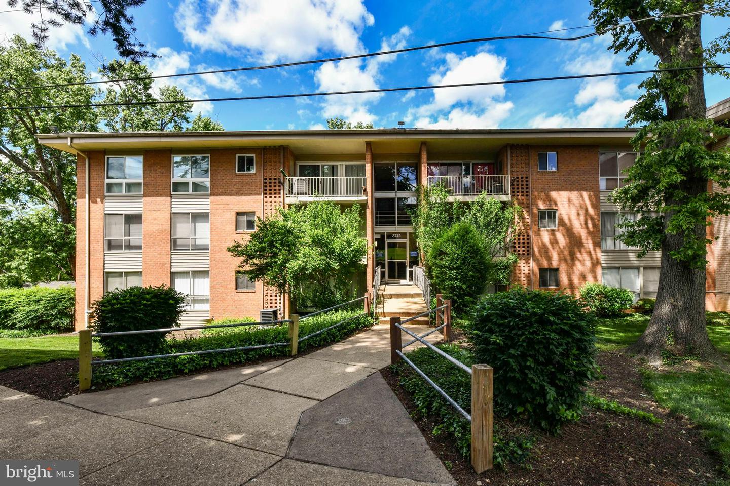 3712 N ROSSER ST #201, ALEXANDRIA, Virginia 22311, 2 Bedrooms Bedrooms, ,1 BathroomBathrooms,Residential,For sale,3712 N ROSSER ST #201,VAFX2239144 MLS # VAFX2239144