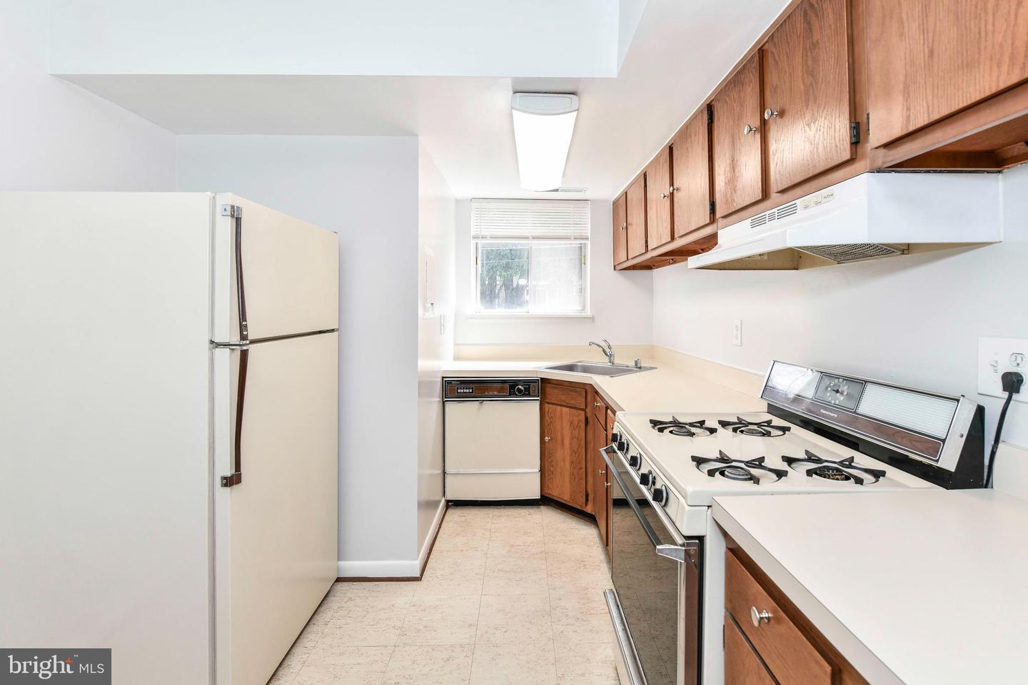 3712 N ROSSER ST #201, ALEXANDRIA, Virginia 22311, 2 Bedrooms Bedrooms, ,1 BathroomBathrooms,Residential,For sale,3712 N ROSSER ST #201,VAFX2239144 MLS # VAFX2239144