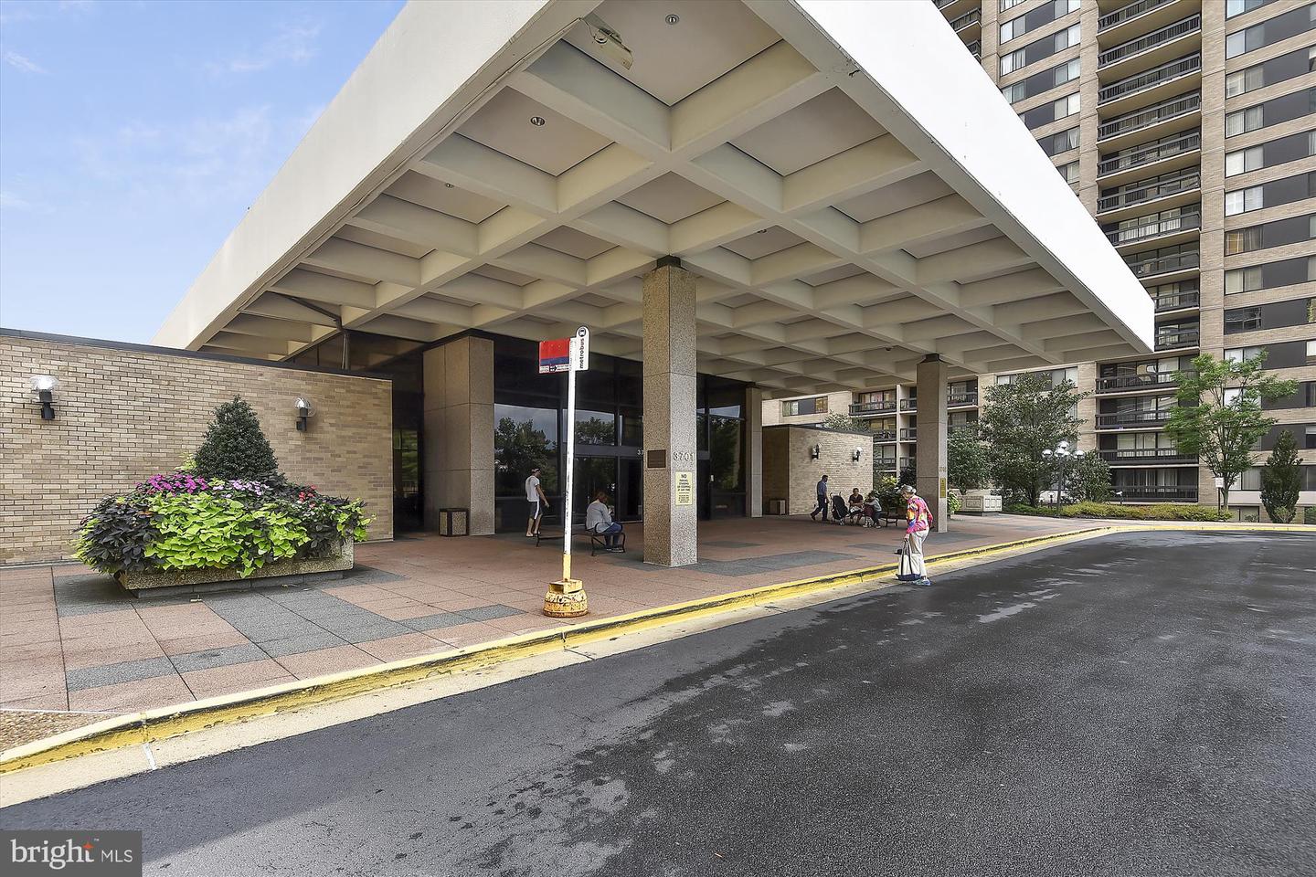 3701 S GEORGE MASON DR #2109N, FALLS CHURCH, Virginia 22041, 2 Bedrooms Bedrooms, ,2 BathroomsBathrooms,Residential,For sale,3701 S GEORGE MASON DR #2109N,VAFX2239168 MLS # VAFX2239168