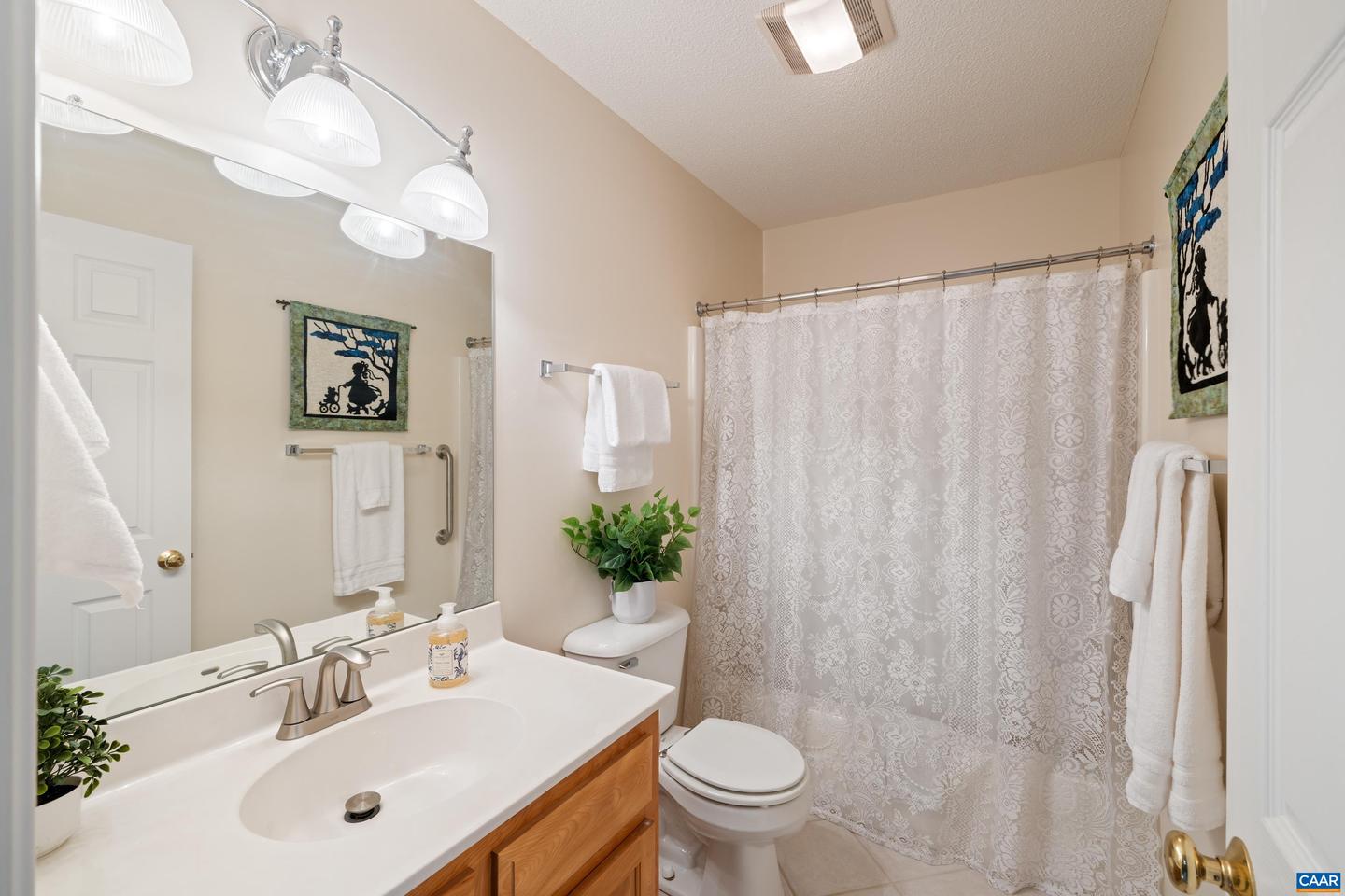 17 HICKORY NUT LN, STAUNTON, Virginia 24401, 3 Bedrooms Bedrooms, ,2 BathroomsBathrooms,Residential,For sale,17 HICKORY NUT LN,664199 MLS # 664199