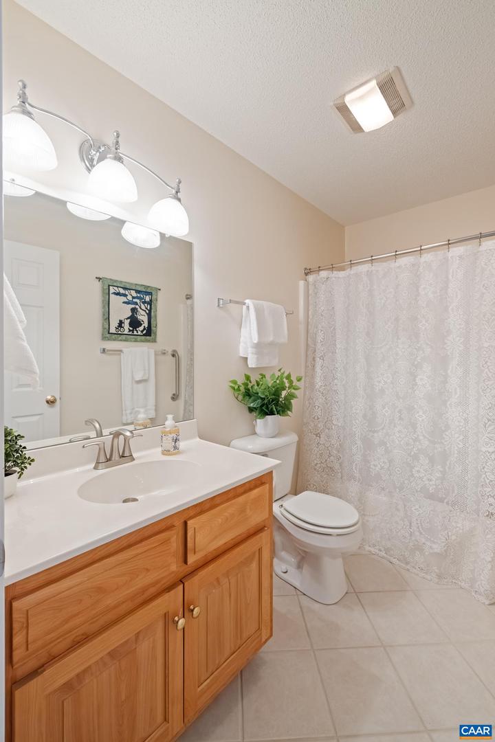 17 HICKORY NUT LN, STAUNTON, Virginia 24401, 3 Bedrooms Bedrooms, ,2 BathroomsBathrooms,Residential,For sale,17 HICKORY NUT LN,664199 MLS # 664199