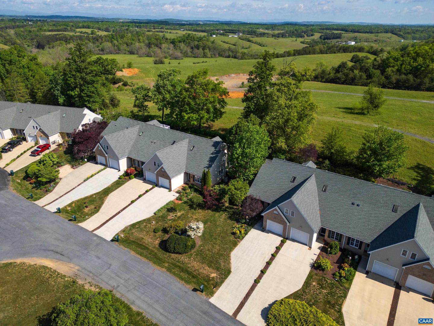 17 HICKORY NUT LN, STAUNTON, Virginia 24401, 3 Bedrooms Bedrooms, ,2 BathroomsBathrooms,Residential,For sale,17 HICKORY NUT LN,664199 MLS # 664199