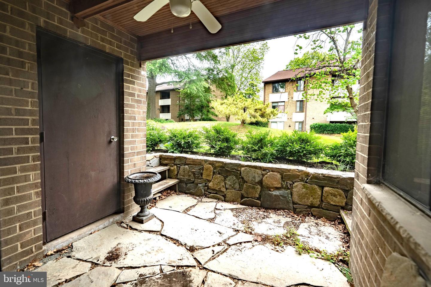 523 FLORIDA AVE #T2, HERNDON, Virginia 20170, 1 Bedroom Bedrooms, 5 Rooms Rooms,1 BathroomBathrooms,Residential,For sale,523 FLORIDA AVE #T2,VAFX2239264 MLS # VAFX2239264