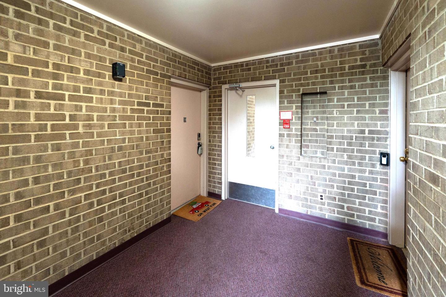 523 FLORIDA AVE #T2, HERNDON, Virginia 20170, 1 Bedroom Bedrooms, 5 Rooms Rooms,1 BathroomBathrooms,Residential,For sale,523 FLORIDA AVE #T2,VAFX2239264 MLS # VAFX2239264