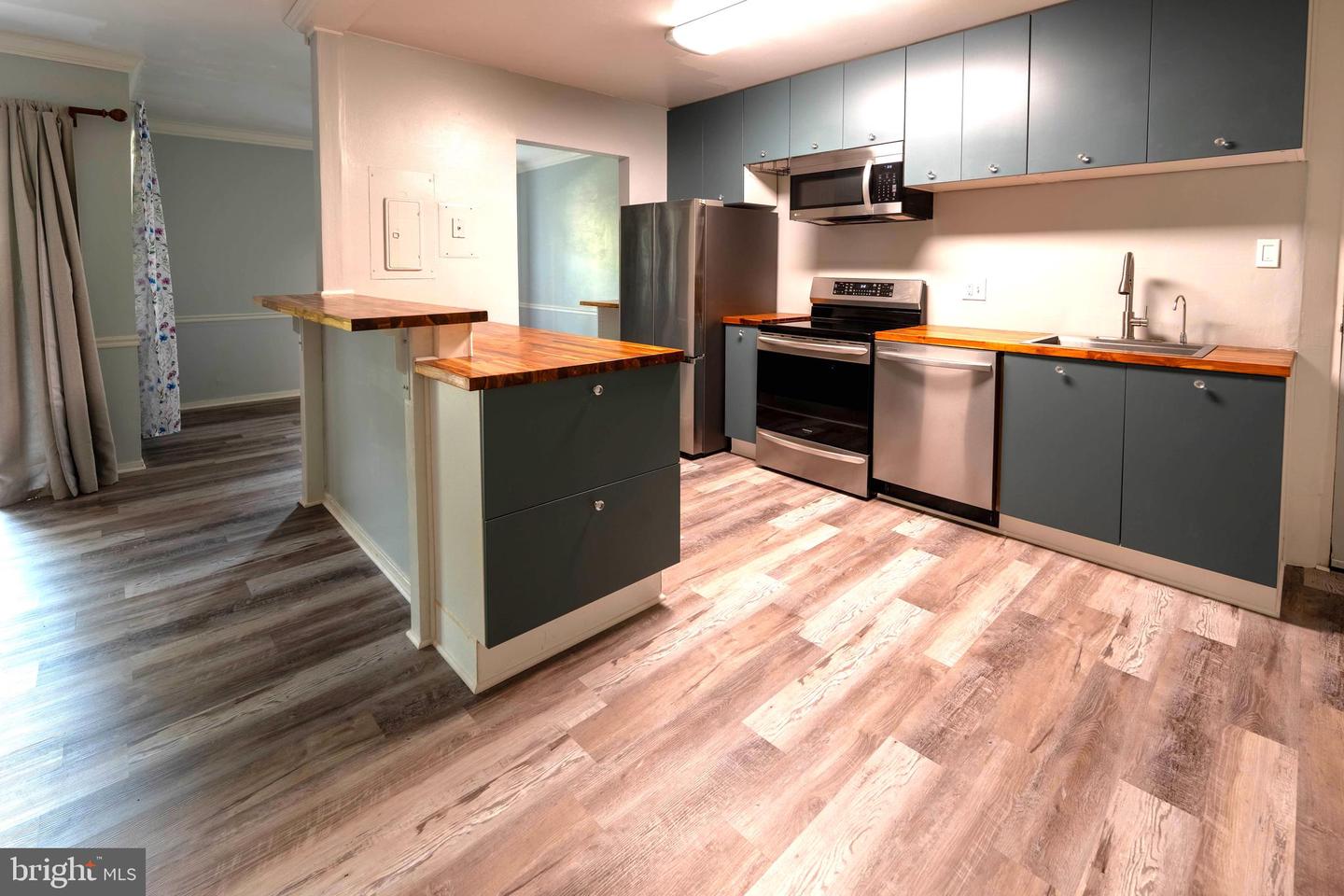 523 FLORIDA AVE #T2, HERNDON, Virginia 20170, 1 Bedroom Bedrooms, 5 Rooms Rooms,1 BathroomBathrooms,Residential,For sale,523 FLORIDA AVE #T2,VAFX2239264 MLS # VAFX2239264