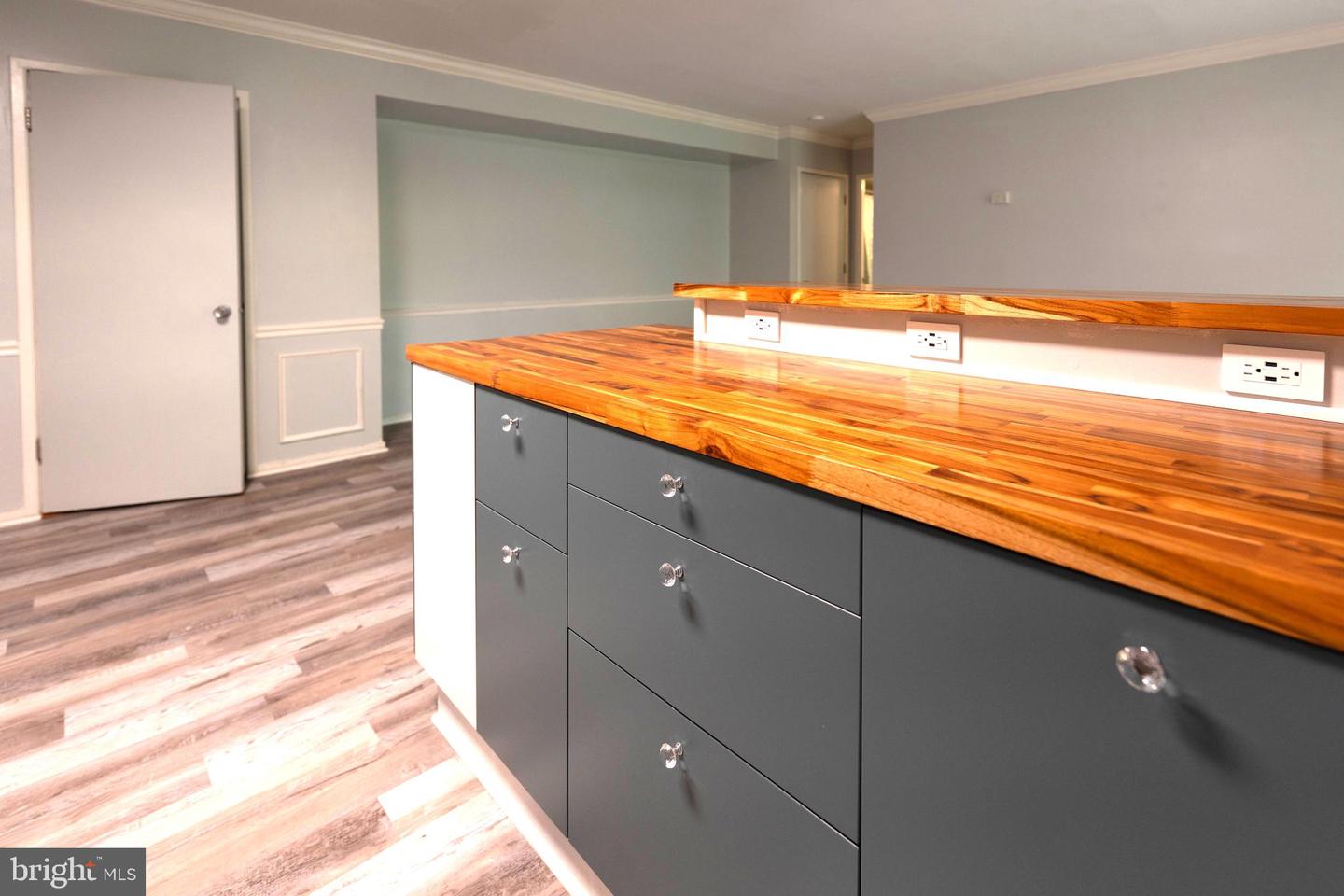 523 FLORIDA AVE #T2, HERNDON, Virginia 20170, 1 Bedroom Bedrooms, 5 Rooms Rooms,1 BathroomBathrooms,Residential,For sale,523 FLORIDA AVE #T2,VAFX2239264 MLS # VAFX2239264