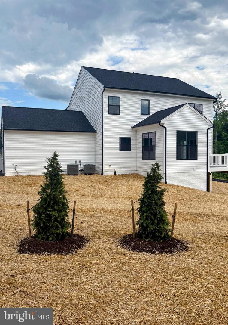 22 CLYDESDALE RD, FREDERICKSBURG, Virginia 22405, 5 Bedrooms Bedrooms, ,3 BathroomsBathrooms,Residential,For sale,22 CLYDESDALE RD,VAST2038610 MLS # VAST2038610