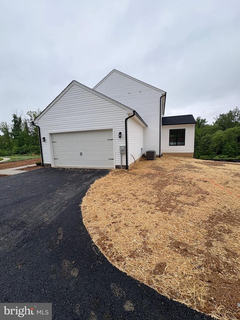 22 CLYDESDALE RD, FREDERICKSBURG, Virginia 22405, 5 Bedrooms Bedrooms, ,3 BathroomsBathrooms,Residential,For sale,22 CLYDESDALE RD,VAST2038610 MLS # VAST2038610