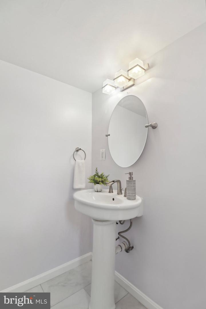 1212 WARE ST SW, VIENNA, Virginia 22180, 4 Bedrooms Bedrooms, ,2 BathroomsBathrooms,Residential,For sale,1212 WARE ST SW,VAFX2239354 MLS # VAFX2239354