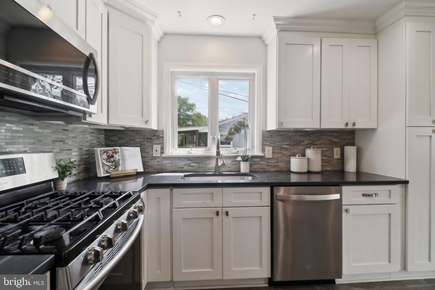 1212 WARE ST SW, VIENNA, Virginia 22180, 4 Bedrooms Bedrooms, ,2 BathroomsBathrooms,Residential,For sale,1212 WARE ST SW,VAFX2239354 MLS # VAFX2239354