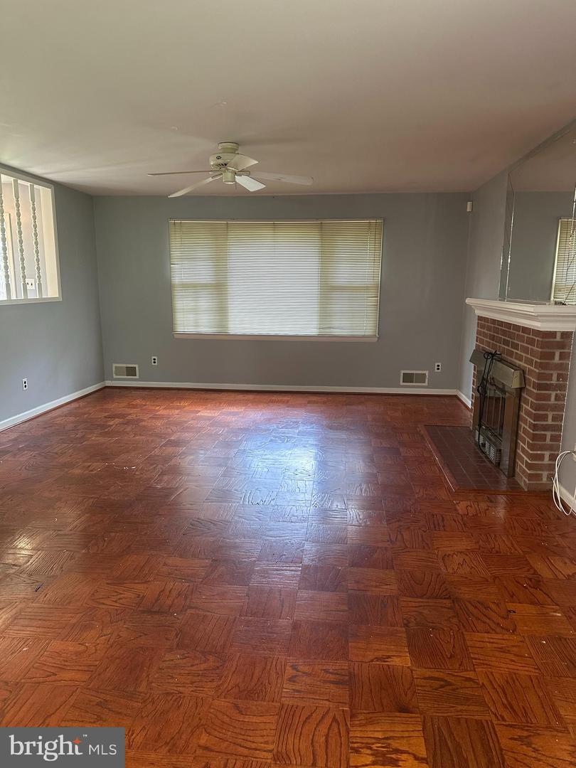 14825 CARLBERN DR, CENTREVILLE, Virginia 20120, 4 Bedrooms Bedrooms, ,2 BathroomsBathrooms,Residential,For sale,14825 CARLBERN DR,VAFX2239386 MLS # VAFX2239386