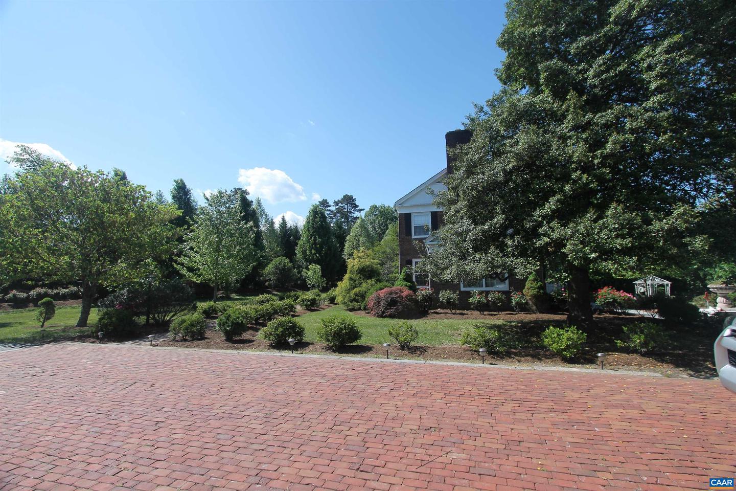 85 GEORGETOWN RD, CHARLOTTESVILLE, Virginia 22901, 3 Bedrooms Bedrooms, ,3 BathroomsBathrooms,Residential,For sale,85 GEORGETOWN RD,664240 MLS # 664240