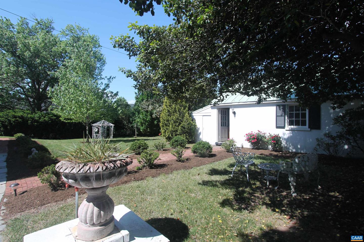 85 GEORGETOWN RD, CHARLOTTESVILLE, Virginia 22901, 3 Bedrooms Bedrooms, ,3 BathroomsBathrooms,Residential,For sale,85 GEORGETOWN RD,664240 MLS # 664240