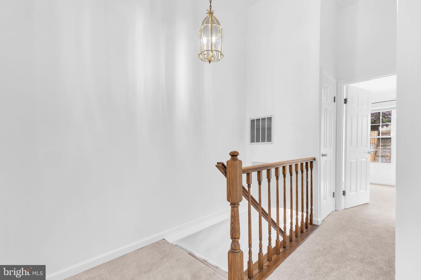 5002 9TH ST S, ARLINGTON, Virginia 22204, 2 Bedrooms Bedrooms, ,2 BathroomsBathrooms,Residential,For sale,5002 9TH ST S,VAAR2057190 MLS # VAAR2057190