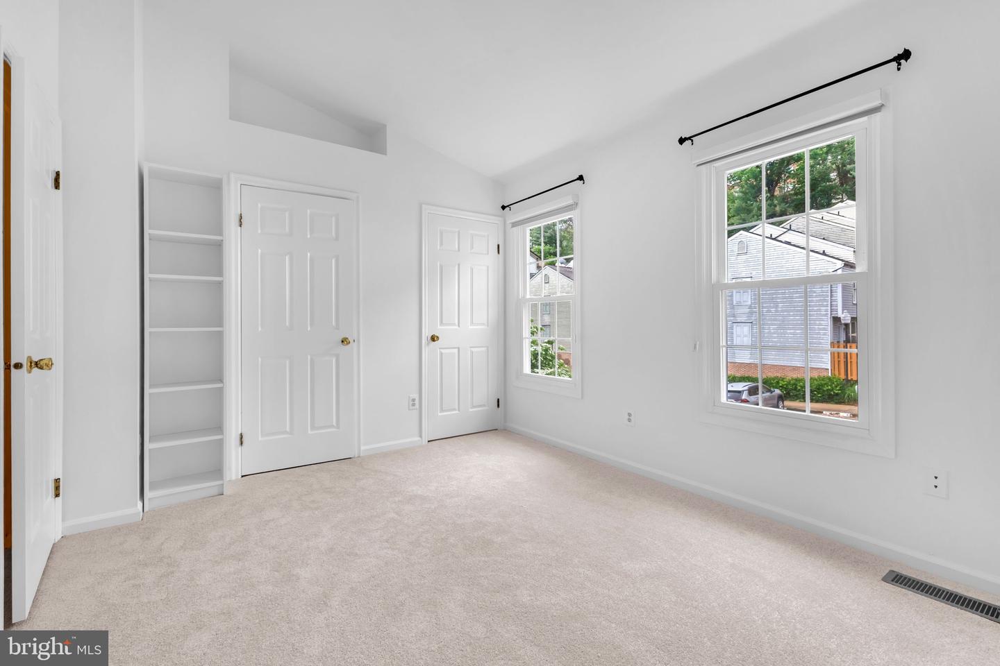 5002 9TH ST S, ARLINGTON, Virginia 22204, 2 Bedrooms Bedrooms, ,2 BathroomsBathrooms,Residential,For sale,5002 9TH ST S,VAAR2057190 MLS # VAAR2057190
