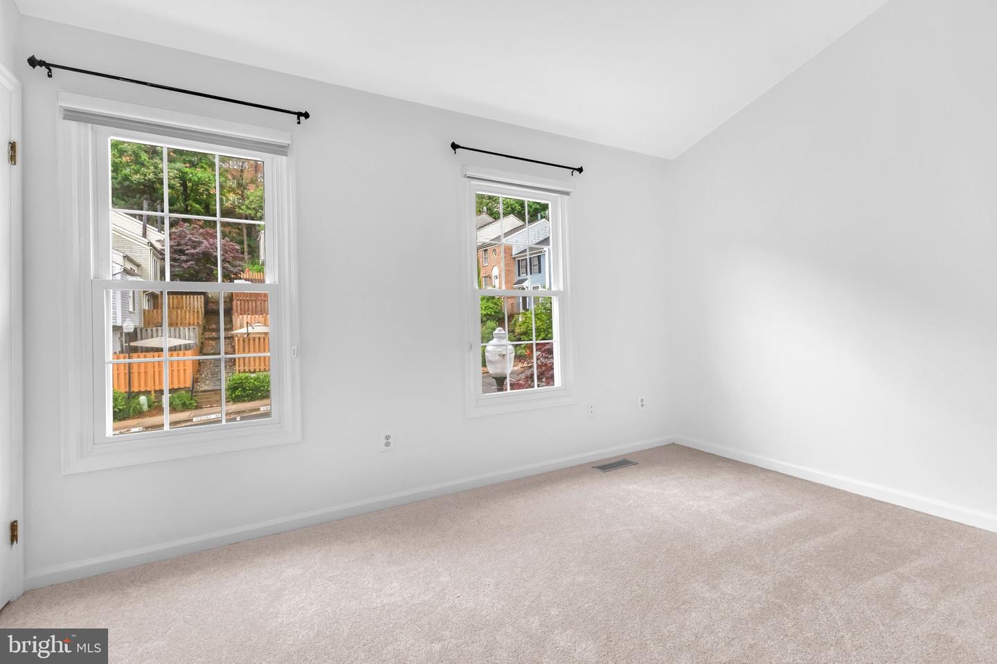 5002 9TH ST S, ARLINGTON, Virginia 22204, 2 Bedrooms Bedrooms, ,2 BathroomsBathrooms,Residential,For sale,5002 9TH ST S,VAAR2057190 MLS # VAAR2057190