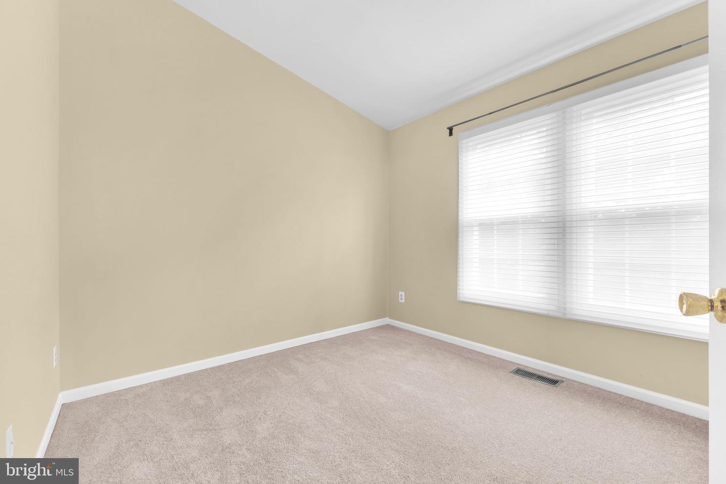 5002 9TH ST S, ARLINGTON, Virginia 22204, 2 Bedrooms Bedrooms, ,2 BathroomsBathrooms,Residential,For sale,5002 9TH ST S,VAAR2057190 MLS # VAAR2057190