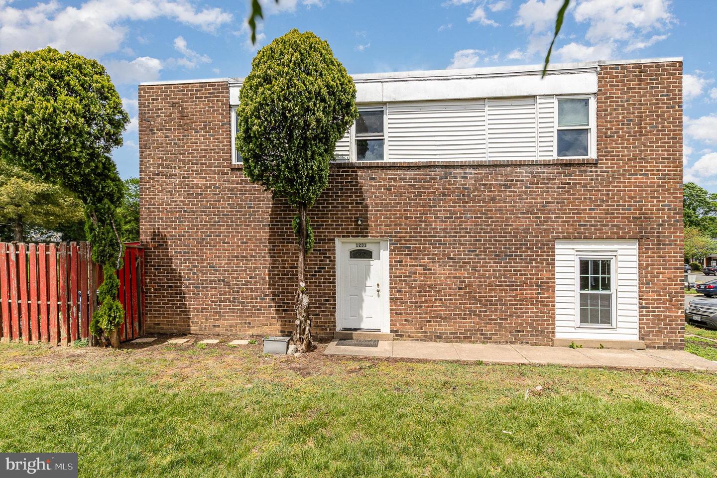 1231 MAGNOLIA LN, HERNDON, Virginia 20170, 4 Bedrooms Bedrooms, ,2 BathroomsBathrooms,Residential,For sale,1231 MAGNOLIA LN,VAFX2239286 MLS # VAFX2239286