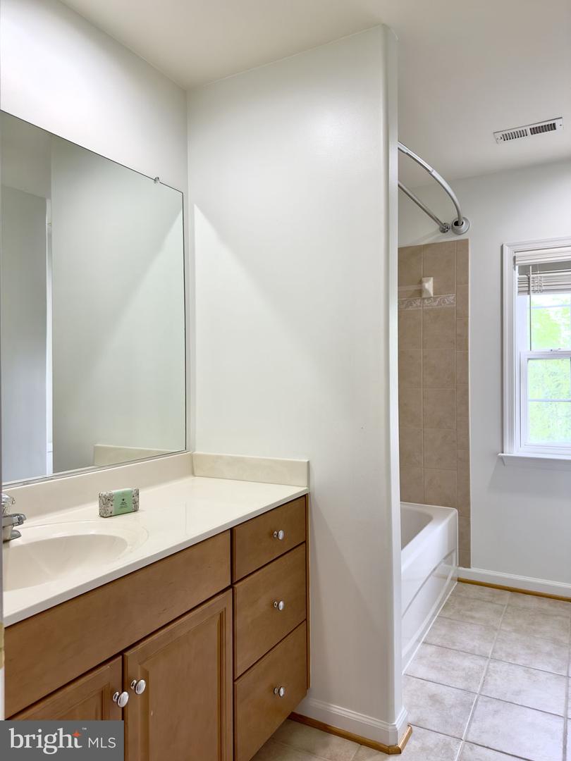 70 SENTINEL RIDGE LN, STAFFORD, Virginia 22554, 5 Bedrooms Bedrooms, ,4 BathroomsBathrooms,Residential,For sale,70 SENTINEL RIDGE LN,VAST2038608 MLS # VAST2038608