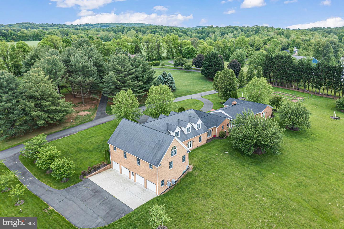 39937 CHARLES TOWN PIKE, HAMILTON, Virginia 20158, 4 Bedrooms Bedrooms, ,3 BathroomsBathrooms,Residential,For sale,39937 CHARLES TOWN PIKE,VALO2095852 MLS # VALO2095852