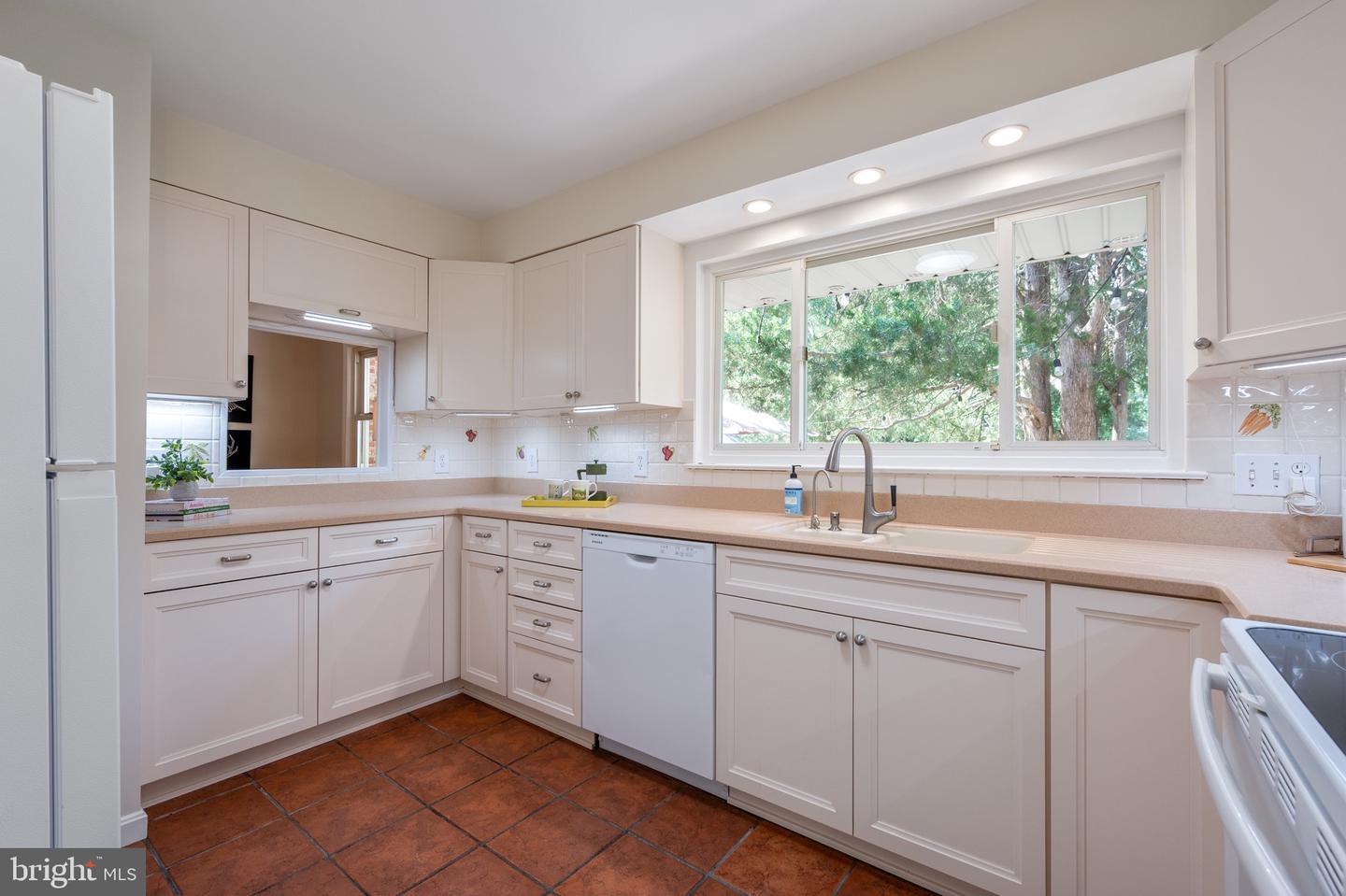 1904 JAMESTOWN RD, ALEXANDRIA, Virginia 22308, 4 Bedrooms Bedrooms, ,3 BathroomsBathrooms,Residential,For sale,1904 JAMESTOWN RD,VAFX2239404 MLS # VAFX2239404