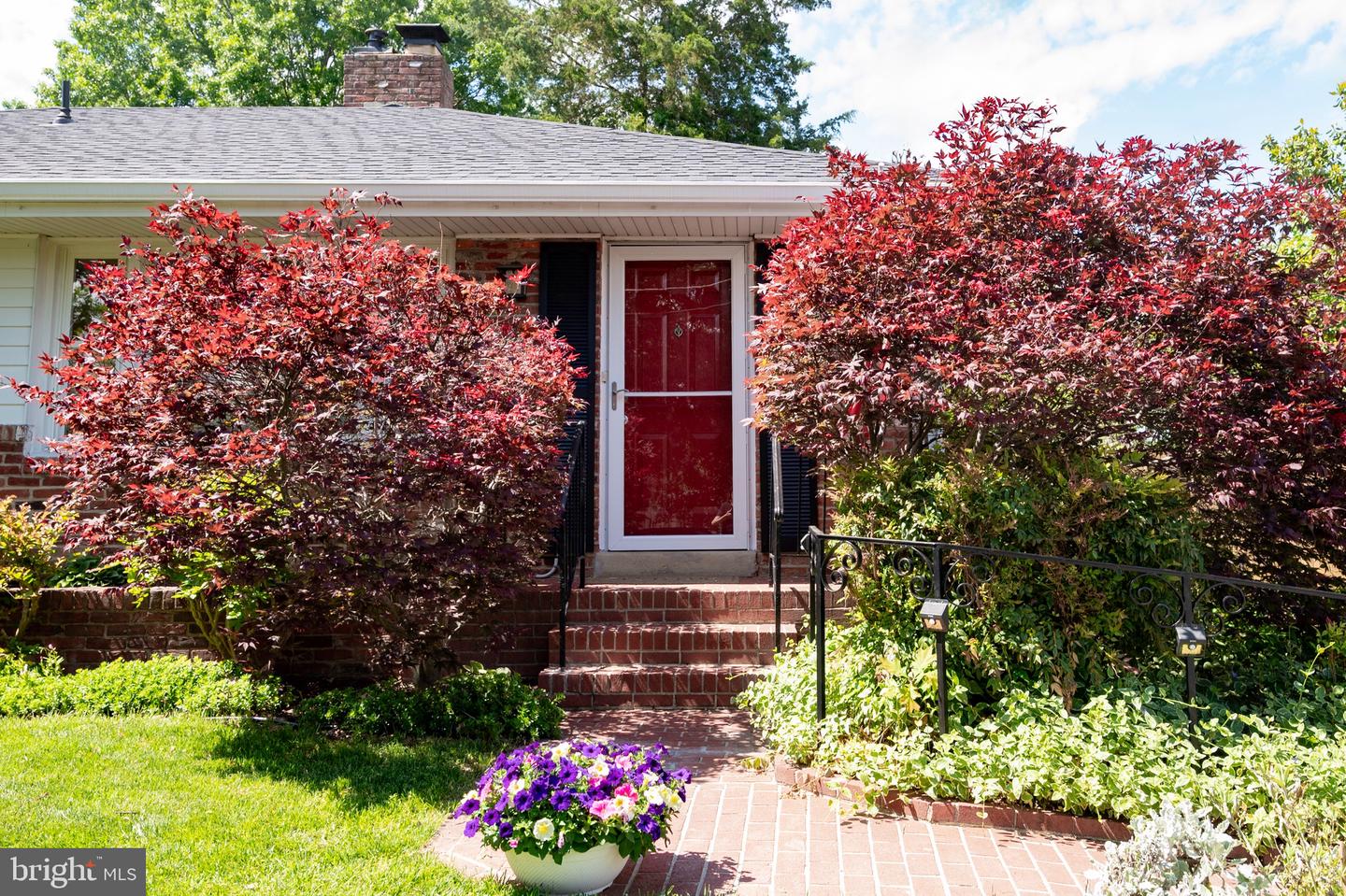 1904 JAMESTOWN RD, ALEXANDRIA, Virginia 22308, 4 Bedrooms Bedrooms, ,3 BathroomsBathrooms,Residential,For sale,1904 JAMESTOWN RD,VAFX2239404 MLS # VAFX2239404