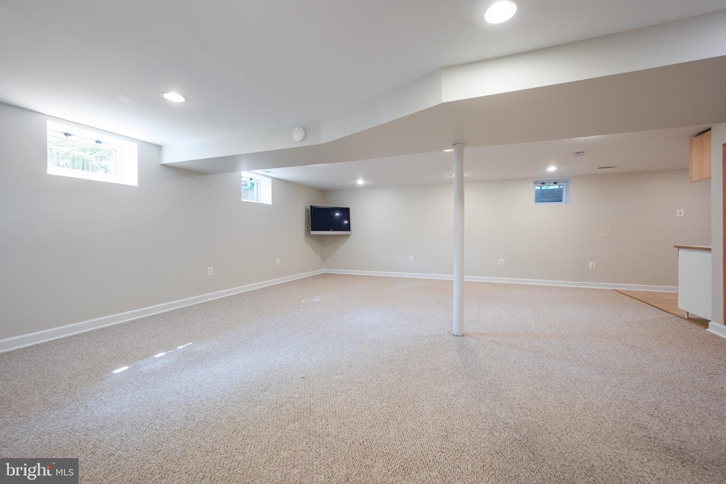 1904 JAMESTOWN RD, ALEXANDRIA, Virginia 22308, 4 Bedrooms Bedrooms, ,3 BathroomsBathrooms,Residential,For sale,1904 JAMESTOWN RD,VAFX2239404 MLS # VAFX2239404