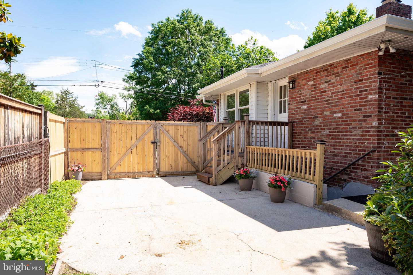 1904 JAMESTOWN RD, ALEXANDRIA, Virginia 22308, 4 Bedrooms Bedrooms, ,3 BathroomsBathrooms,Residential,For sale,1904 JAMESTOWN RD,VAFX2239404 MLS # VAFX2239404