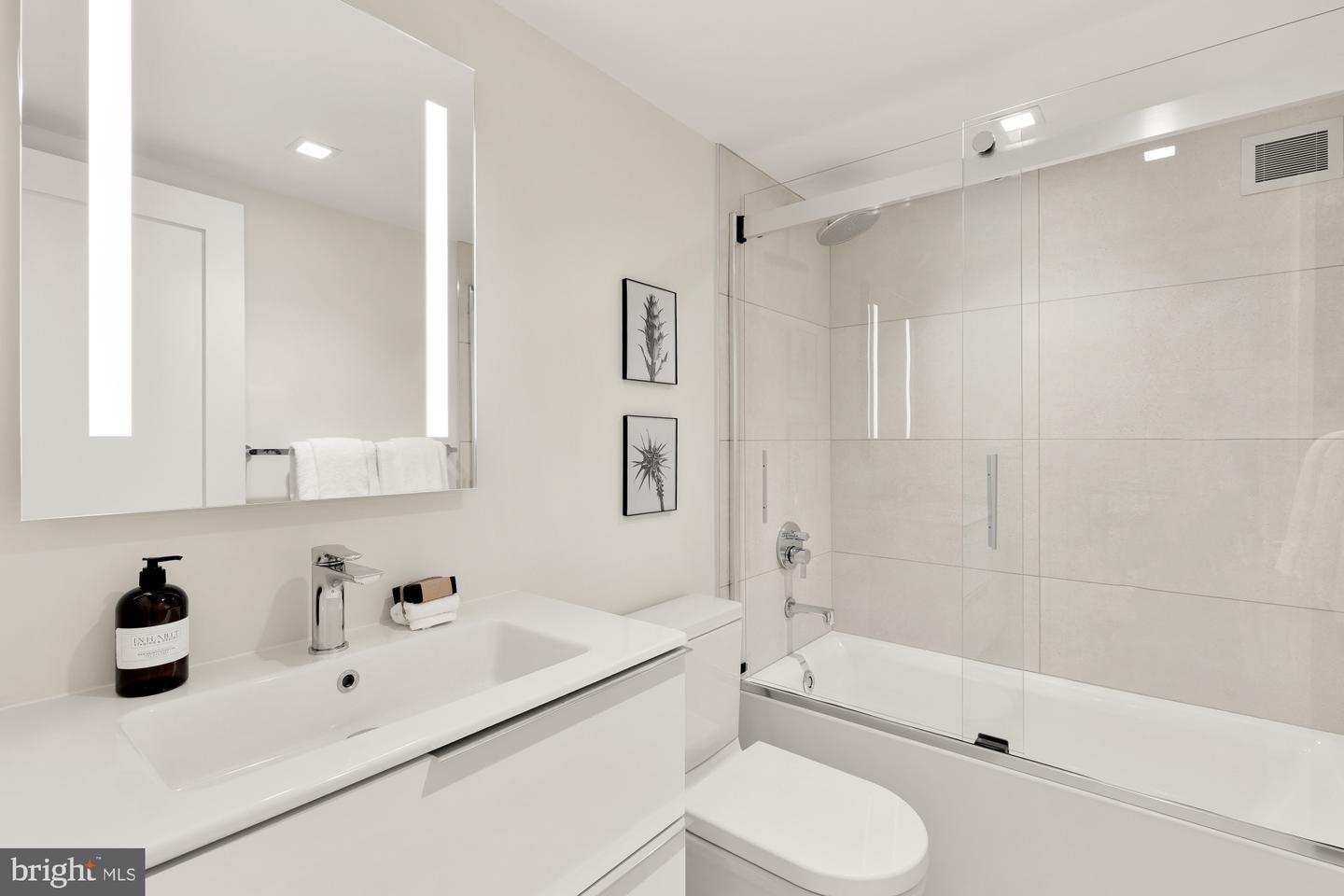2939 VAN NESS ST NW #422, WASHINGTON, District Of Columbia 20008, 1 Bedroom Bedrooms, ,1 BathroomBathrooms,Residential,For sale,2939 VAN NESS ST NW #422,DCDC2199600 MLS # DCDC2199600