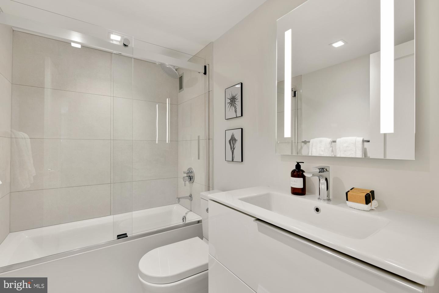 2939 VAN NESS ST NW #424, WASHINGTON, District Of Columbia 20008, 3 Bedrooms Bedrooms, ,2 BathroomsBathrooms,Residential,For sale,2939 VAN NESS ST NW #424,DCDC2199602 MLS # DCDC2199602