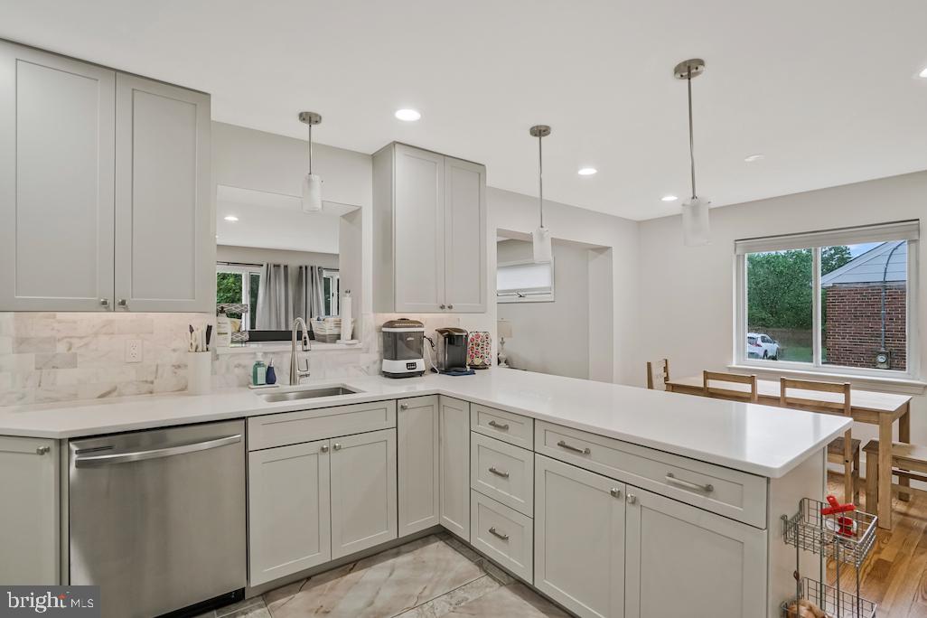 6114 VISTA DR, FALLS CHURCH, Virginia 22041, 4 Bedrooms Bedrooms, ,2 BathroomsBathrooms,Residential,For sale,6114 VISTA DR,VAFX2239258 MLS # VAFX2239258