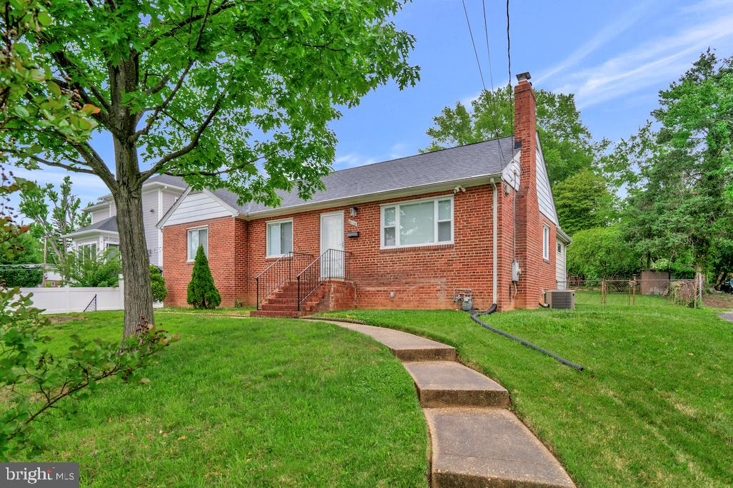 6114 VISTA DR, FALLS CHURCH, Virginia 22041, 4 Bedrooms Bedrooms, ,2 BathroomsBathrooms,Residential,For sale,6114 VISTA DR,VAFX2239258 MLS # VAFX2239258