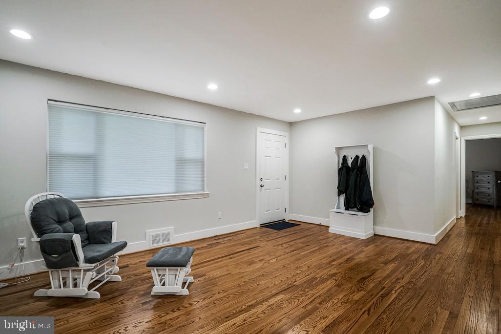 6114 VISTA DR, FALLS CHURCH, Virginia 22041, 4 Bedrooms Bedrooms, ,2 BathroomsBathrooms,Residential,For sale,6114 VISTA DR,VAFX2239258 MLS # VAFX2239258