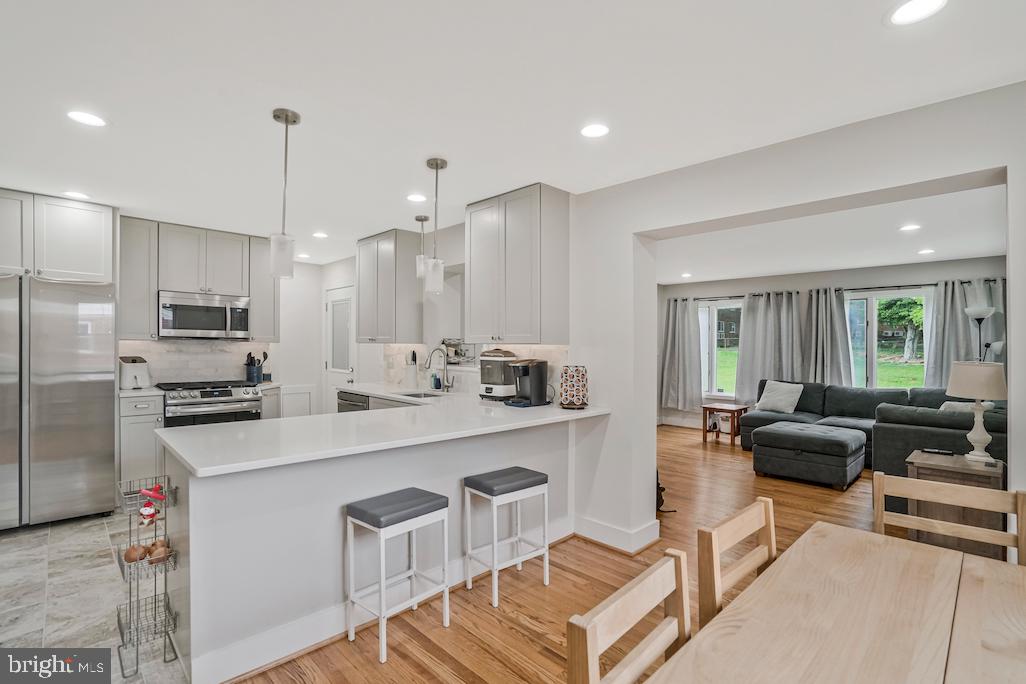 6114 VISTA DR, FALLS CHURCH, Virginia 22041, 4 Bedrooms Bedrooms, ,2 BathroomsBathrooms,Residential,For sale,6114 VISTA DR,VAFX2239258 MLS # VAFX2239258