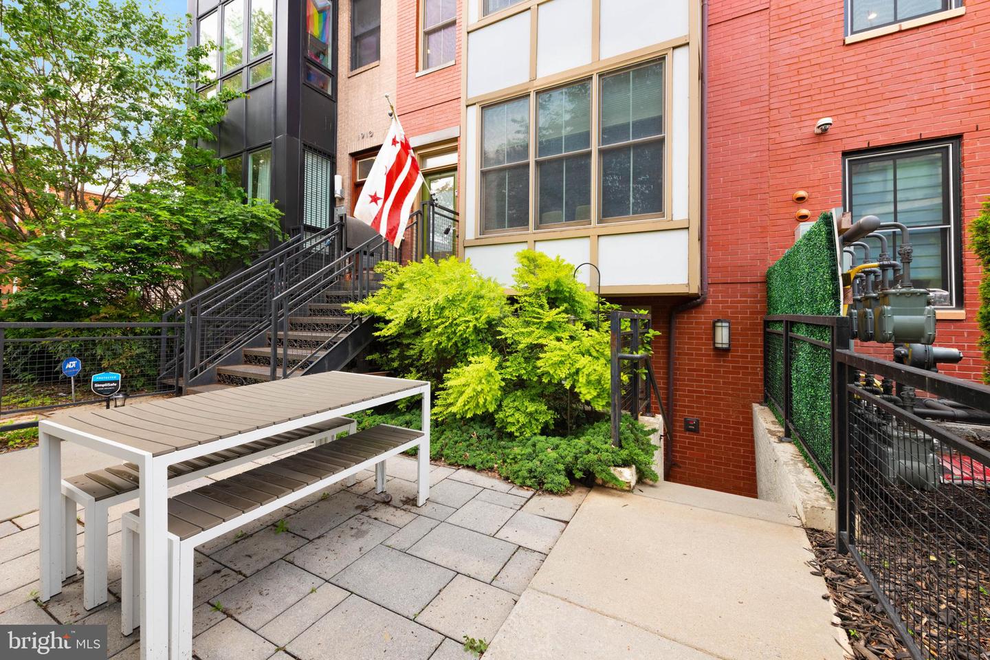 1912 8TH ST NW #A, WASHINGTON, District Of Columbia 20001, 2 Bedrooms Bedrooms, ,2 BathroomsBathrooms,Residential,For sale,1912 8TH ST NW #A,DCDC2199506 MLS # DCDC2199506