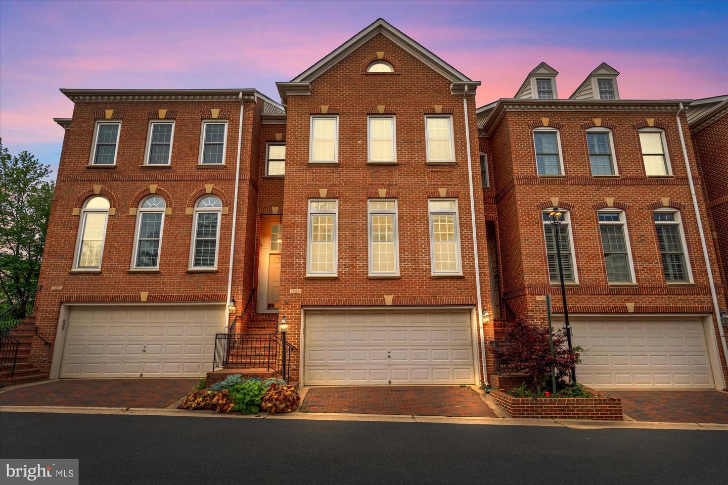 721 HAWKINS WAY, ALEXANDRIA, Virginia 22314, 3 Bedrooms Bedrooms, ,3 BathroomsBathrooms,Residential,For sale,721 HAWKINS WAY,VAAX2045114 MLS # VAAX2045114