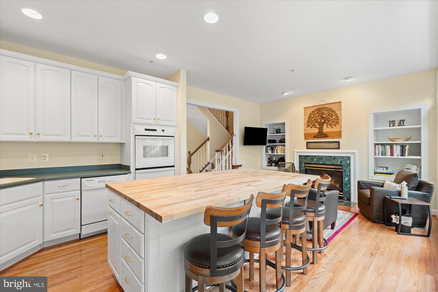 721 HAWKINS WAY, ALEXANDRIA, Virginia 22314, 3 Bedrooms Bedrooms, ,3 BathroomsBathrooms,Residential,For sale,721 HAWKINS WAY,VAAX2045114 MLS # VAAX2045114