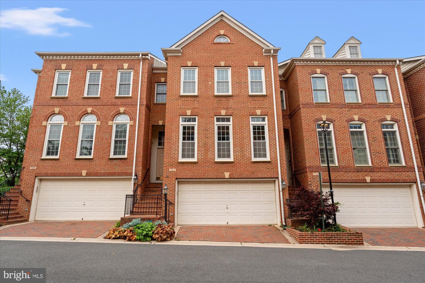 721 HAWKINS WAY, ALEXANDRIA, Virginia 22314, 3 Bedrooms Bedrooms, ,3 BathroomsBathrooms,Residential,For sale,721 HAWKINS WAY,VAAX2045114 MLS # VAAX2045114