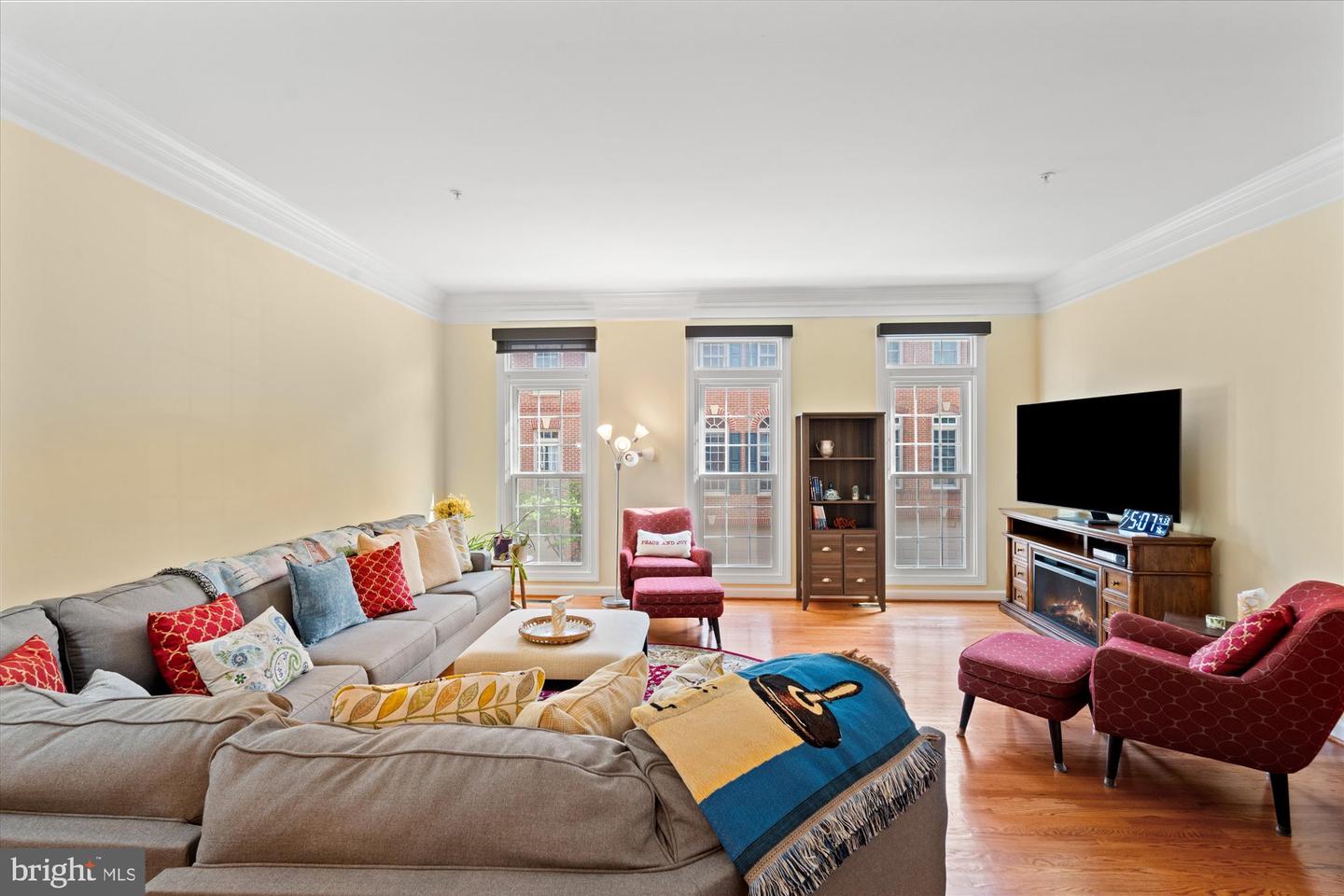 721 HAWKINS WAY, ALEXANDRIA, Virginia 22314, 3 Bedrooms Bedrooms, ,3 BathroomsBathrooms,Residential,For sale,721 HAWKINS WAY,VAAX2045114 MLS # VAAX2045114