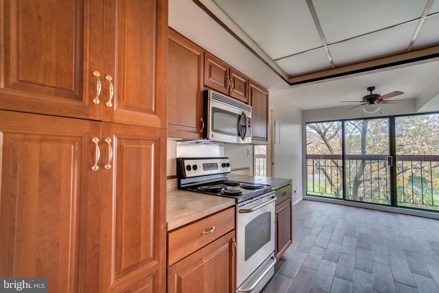 10300 BUSHMAN DR #209, OAKTON, Virginia 22124, 3 Bedrooms Bedrooms, ,2 BathroomsBathrooms,Residential,For sale,10300 BUSHMAN DR #209,VAFX2239370 MLS # VAFX2239370
