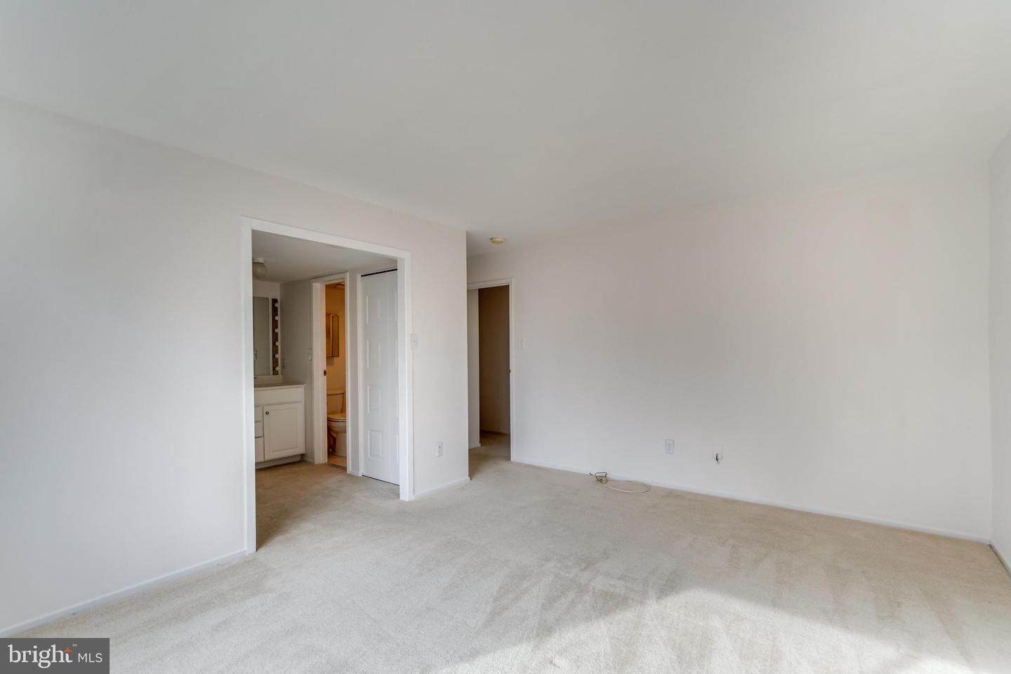10300 BUSHMAN DR #209, OAKTON, Virginia 22124, 3 Bedrooms Bedrooms, ,2 BathroomsBathrooms,Residential,For sale,10300 BUSHMAN DR #209,VAFX2239370 MLS # VAFX2239370