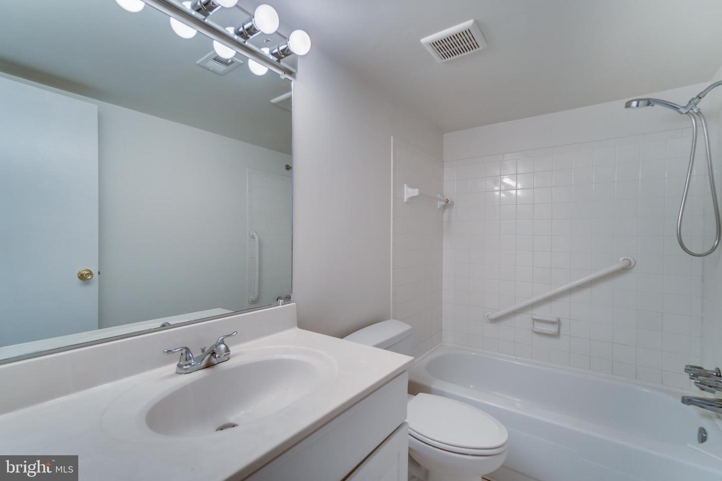 10300 BUSHMAN DR #209, OAKTON, Virginia 22124, 3 Bedrooms Bedrooms, ,2 BathroomsBathrooms,Residential,For sale,10300 BUSHMAN DR #209,VAFX2239370 MLS # VAFX2239370